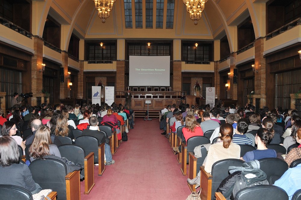 Pepper de Callier addressing the students at Comenius University in Bratislava.